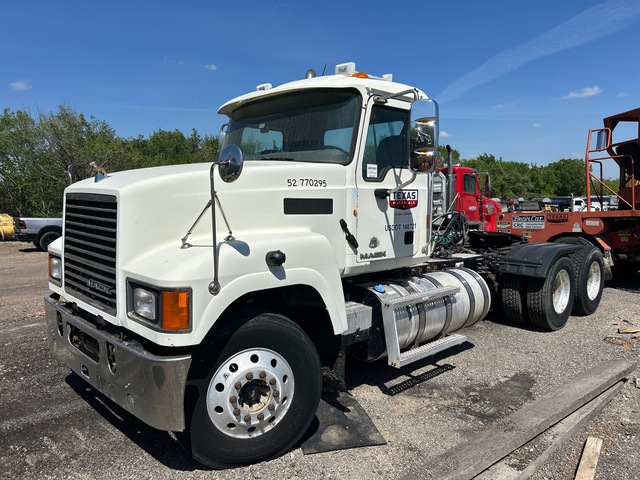 2015 Mack CHU613 6x4 T/A Day Cab Truck Tractor