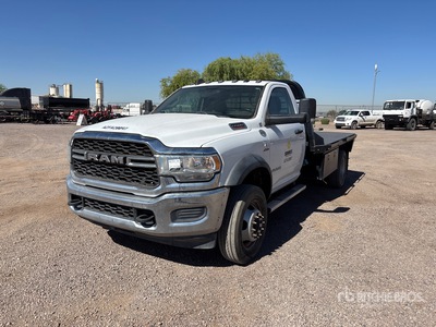 2019 Ram 5500 SLT 4x2 Camion à Plateau