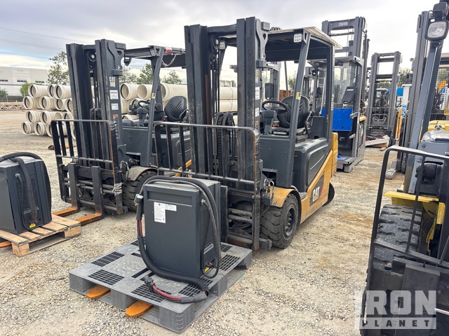2020 Cat 2EP6000 5970 lb Electric Forklift