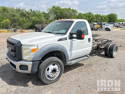 2013 Ford F-550 XL 4x2 الكابينة والهيكل (Inoperable)