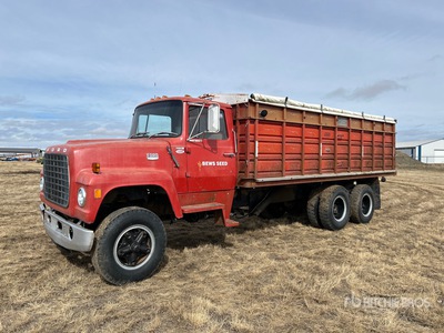 1975 Ford 880 6x4 Grain Truck (Inoperable)