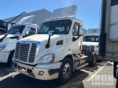 2014 Freightliner CA113 4x2 S/A Dagcabine Trekker