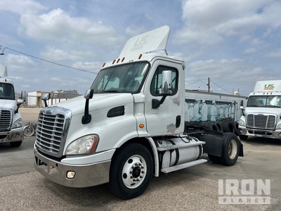 2013 Freightliner CA113 4x2 تراكتور شاحنة (أحادي المحور)