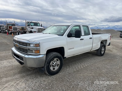 2015 Chevrolet Silverado 2500 4x4 Crew Cab Pickup