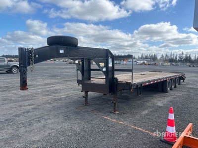 2012 Kaufman 24 ft Tri/A Gooseneck Equipment Trailer