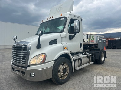 2012 Freightliner Cascadia 113 4x2 S/A Day Cab Truck Tractor