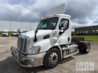 2013 Freightliner CA113 S/A Day Cab Truck Tractor