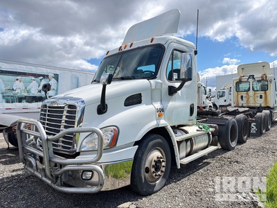 2012 Freightliner CA113 T/A Day Cab Truck Tractor