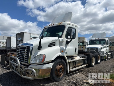 2015 Freightliner CA113 T/A Day Cab Truck Tractor