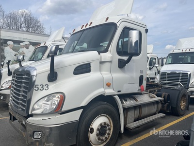 2012 Freightliner CA113 S/A Day Cab Truck Tractor