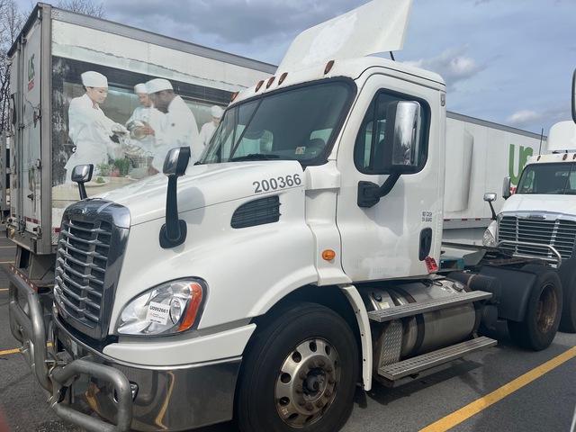 2015 Freightliner Cascadia 113 6x4 T/A Day Cab Truck Tractor (Inoperable)
