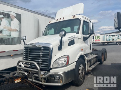 2013 Freightliner CA113 T/A Day Cab Truck Tractor