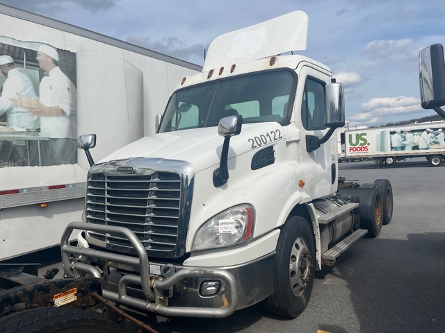 2013 Freightliner Cascadia 113 6x4 T/A Day Cab Truck Tractor (Inoperable)