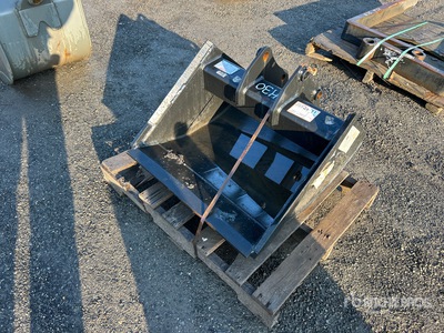 Wain-Roy 30 in Cleanup Excavator Bucket