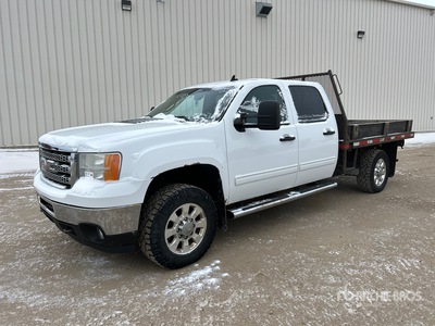 2013 GMC Sierra 3500HD SLE 4x4 Crew Cab Camion à Plateau