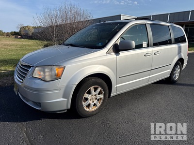 2009 Chrysler Town & Country Touring Minivan