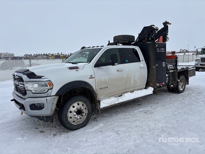 Hiab 077ES-4 CLX 2800 kg Articulated Boom on 2020 Ram 5500 SLT 4x4 Crew Cab Camión Grúa