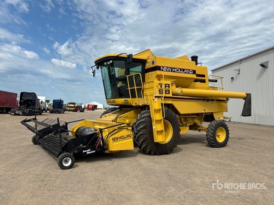 1996 New Holland TR98 Moisonneuse-batteuse