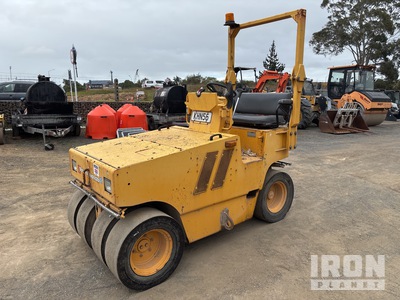 2001 Sakai TS160 Pneumatic Roller