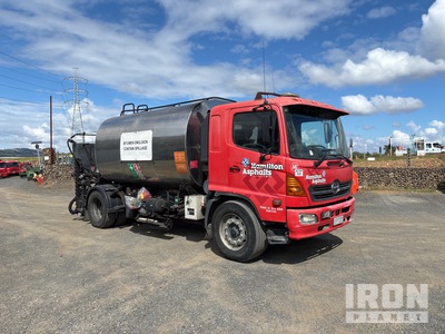 2007 Frontline Engineering 7400 L on 2007 Hino FG 4x2 Asphalt Distributor Truck