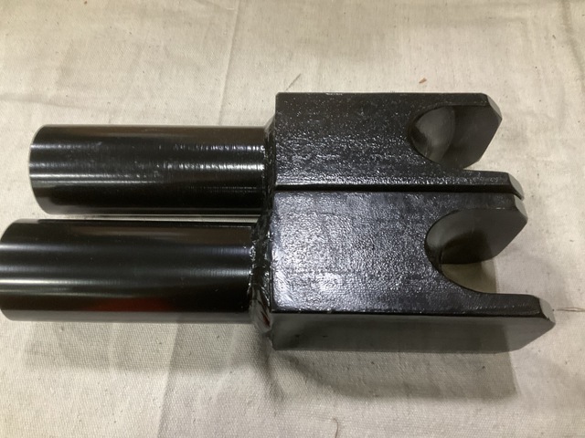 (2) Oshkosh 1964890W Vehicular Universal Joint Yokes (2) Oshkosh 1964890W Vehicular Universal Joint Yokes