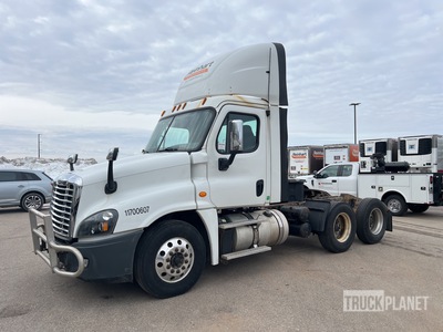 2017 Freightliner Cascadia 125 6x4 T/A Day Cab Truck Tractor
