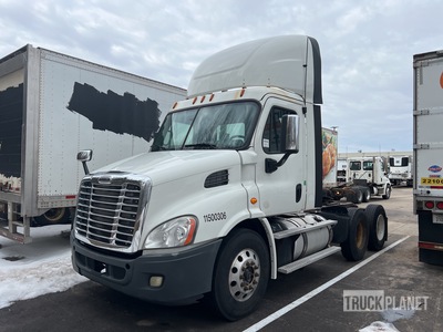 2015 Freightliner Cascadia 113 6x4 T/A Day Cab Truck Tractor
