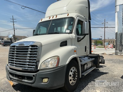 2015 Freightliner Cascadia 6x4 T/A Day Cab Truck Tractor