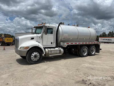 APV-3600 on 2006 Peterbilt 335 6x4 Vakuumtankwägen
