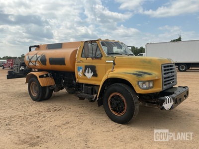 1995 Ford F800 Fuel Truck