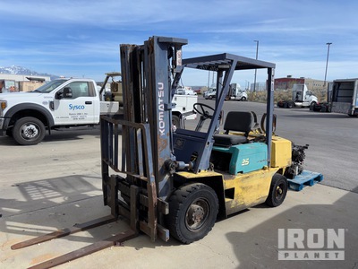Komatsu FG25-8 5000 lb Pneumatic Tire Montacargas (Inoperable)