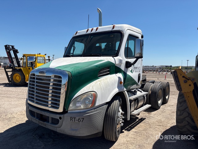 2012 Freightliner Cascadia 113 2012 Freightliner Cascadia 113 6X4 T/A Day Cab Truck Tractor