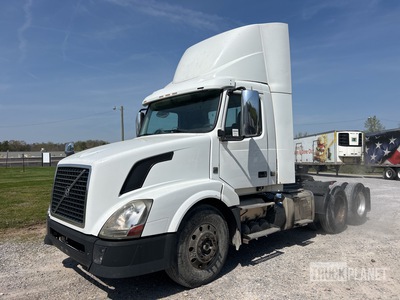 2015 Volvo VNL 6x4 T/A Day Cab Truck Tractor