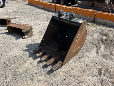 36 in Digging Excavator Bucket