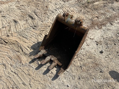 18 in Digging Excavator Bucket