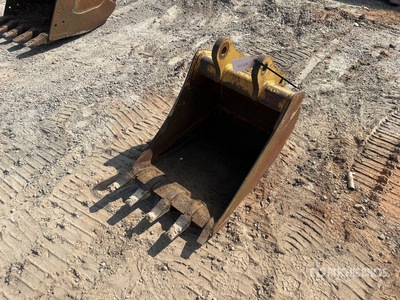 24 in Digging Excavator Bucket