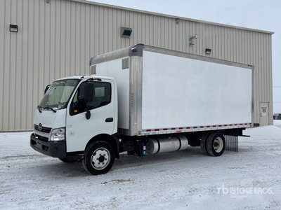 2018 Hino 4x2 شاحنة فان