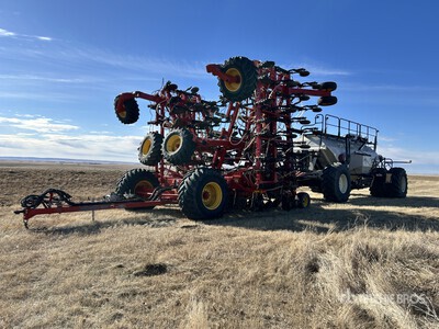 2015 Bourgault 3320PHD XTC 76 ft Air Drill