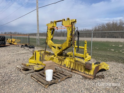 2015 Degelman 16-7900 16 ft 6-Way Lame frontale pour tracteur agricole