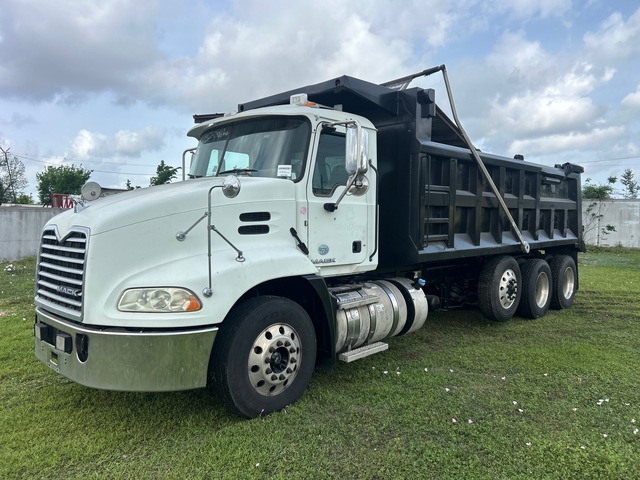 2015 Mack CXU613 8x4 Tri/A Dump Truck