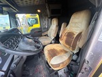 Cab with Seats/armrests