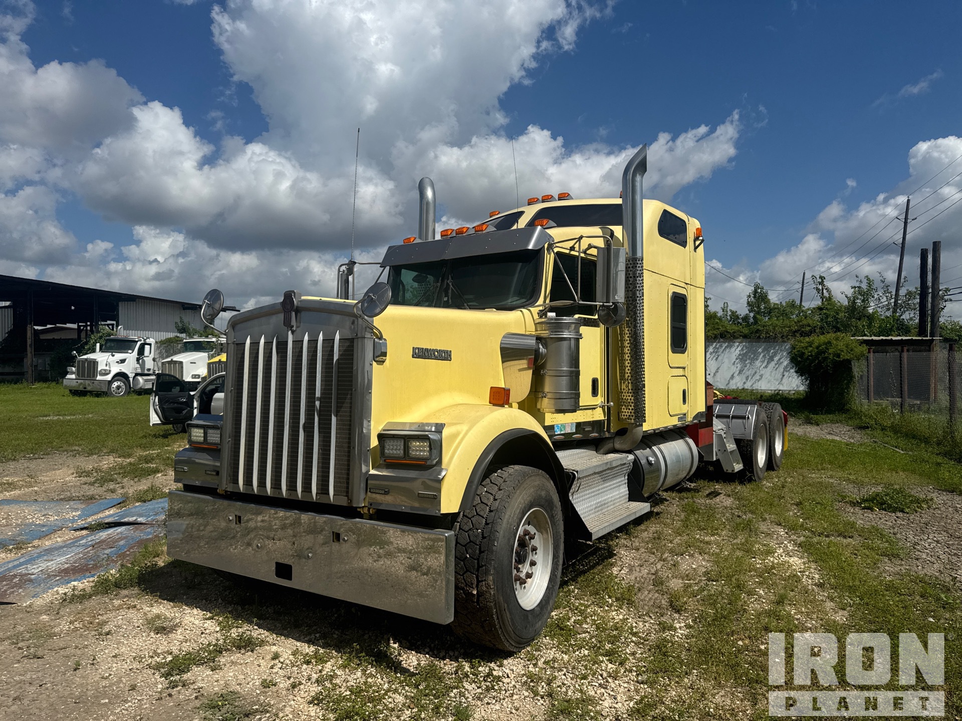 2014 Kenworth W900 6x4 Sleeper Winch Truck