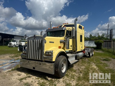 2014 Kenworth W900 6x4 Sleeper Winch Truck