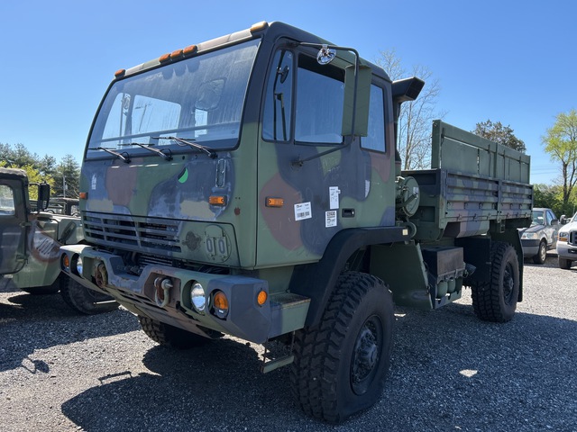 2003 Stewart & Stevenson M1078A1 LMTV 4x4 Cargo Truck 2003 Stewart & Stevenson M1078A1 LMTV 4x4 Cargo Truck