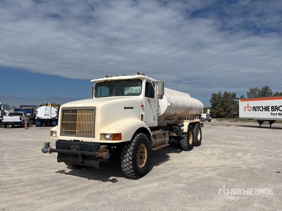 1993 International 9200 4000 gal 6x4 Water Truck