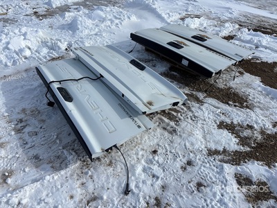 Quantity of (4) Tail Gates Divers - Pièces détachées pour camions