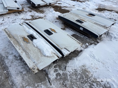 Quantity of (4) Tail Gates Divers - Pièces détachées pour camions