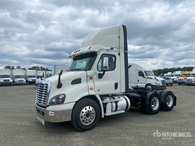 2018 Freightliner Cascadia 113 6x4 T/A Day Cab Truck Tractor