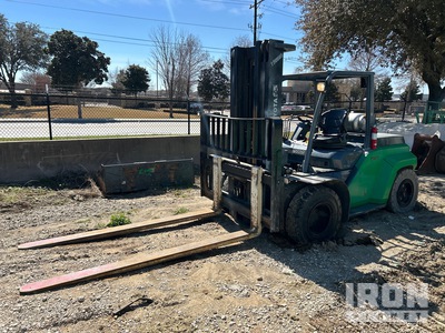2015 Toyota 8FG70U 13300 lb Pneumatic Tire Forklift