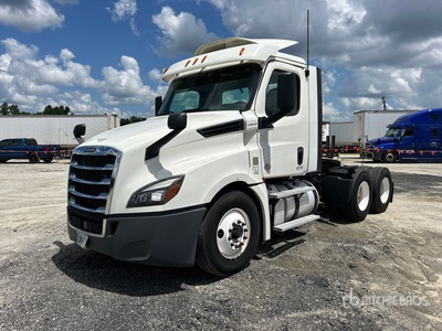 2018 Freightliner Cascadia 126 6x4 T/A Day Cab Truck Tractor